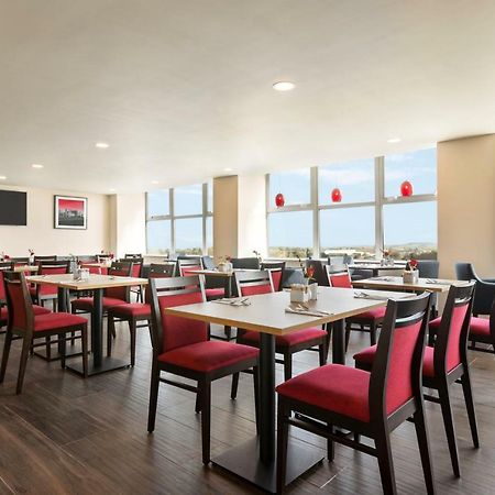 Ramada East Kilbride Hotel Buitenkant foto