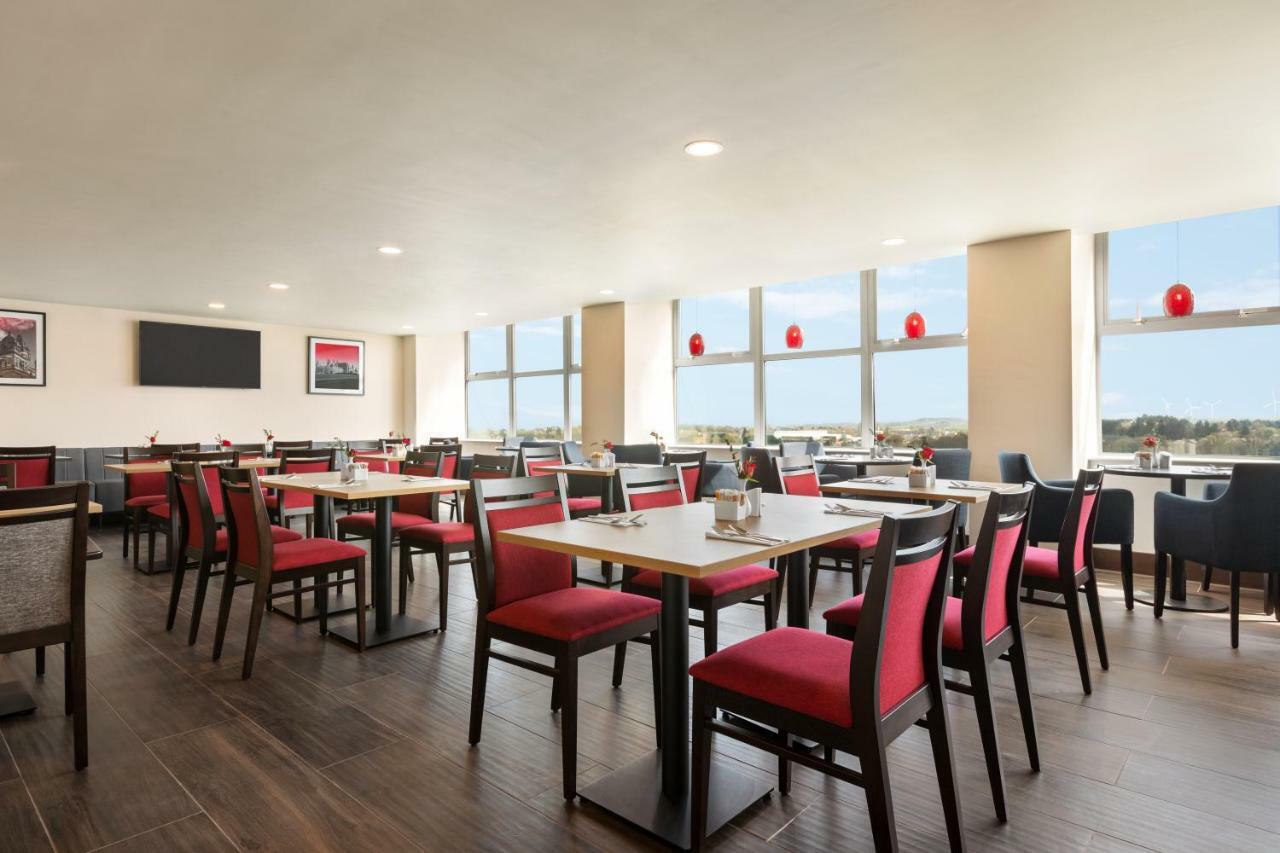 Ramada East Kilbride Hotel Buitenkant foto