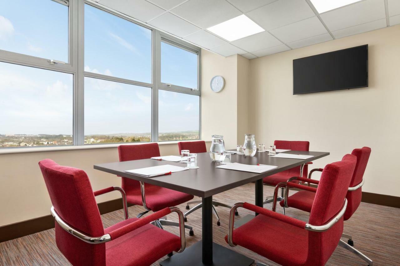 Ramada East Kilbride Hotel Buitenkant foto