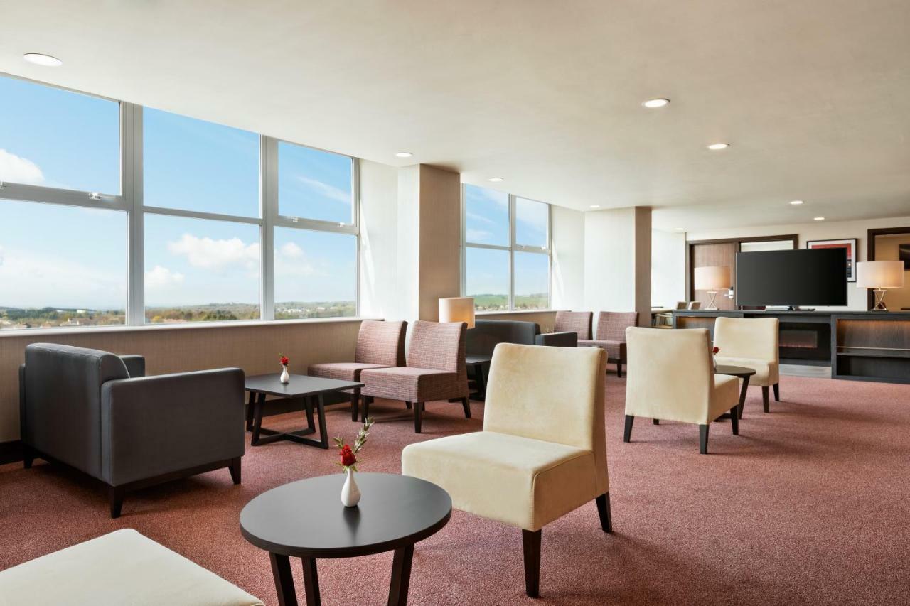 Ramada East Kilbride Hotel Buitenkant foto