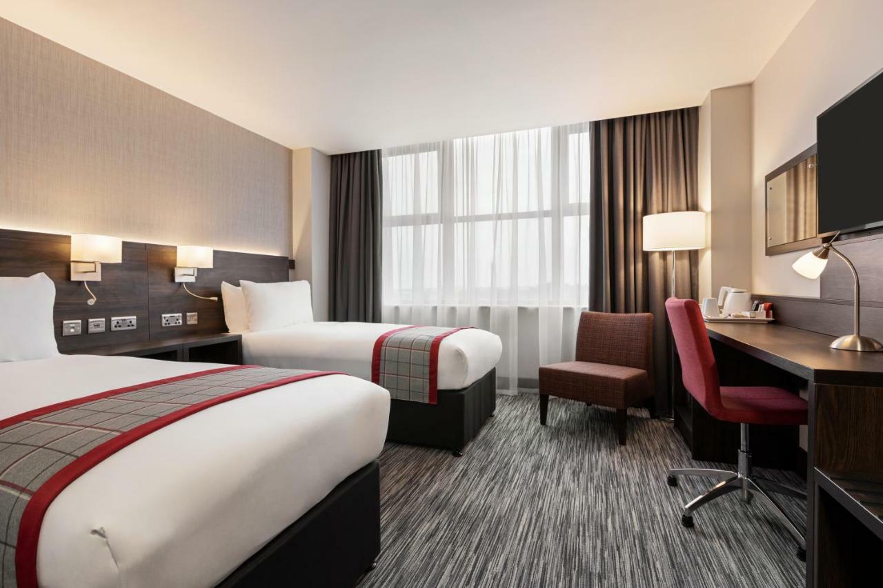 Ramada East Kilbride Hotel Buitenkant foto