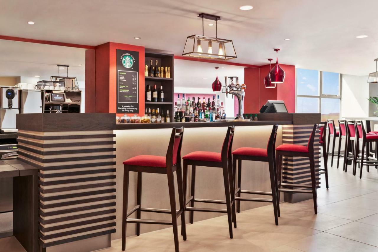 Ramada East Kilbride Hotel Buitenkant foto